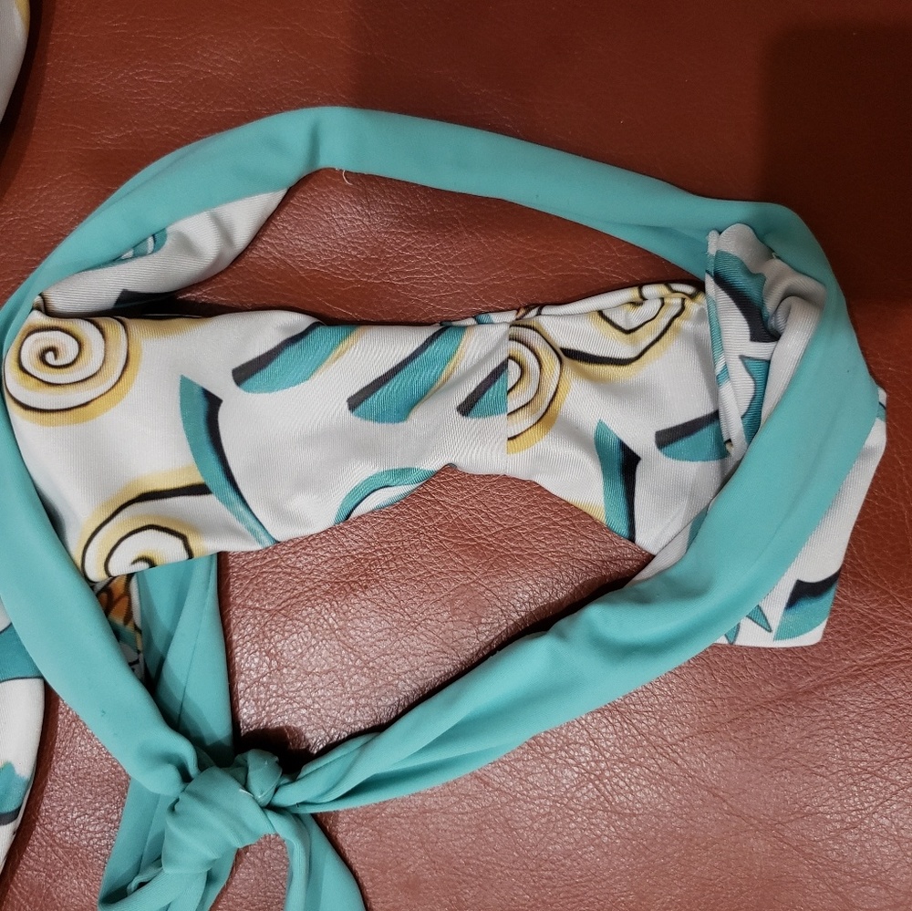 Bikini - Picture 3 of 3